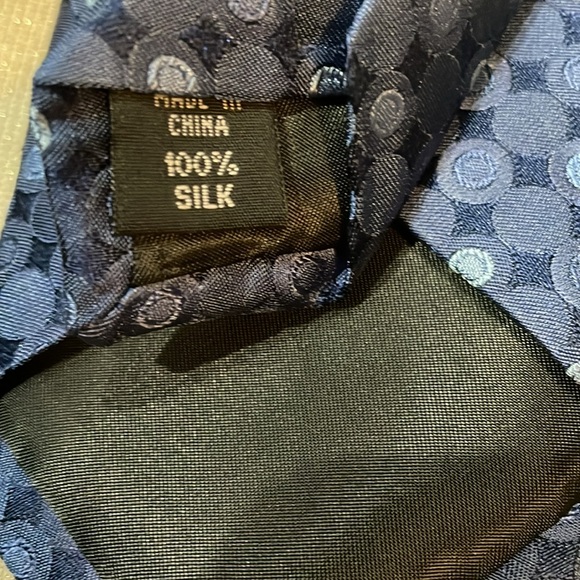 KENNETH COLE REACTION NAVY SILK TIE - Picture 5 of 5